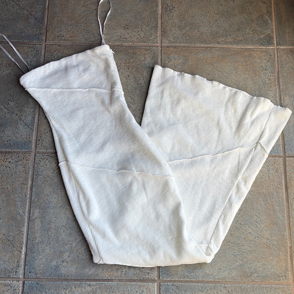 Princess Polly white knit body con dress. Size 0 - Picture 3 of 6